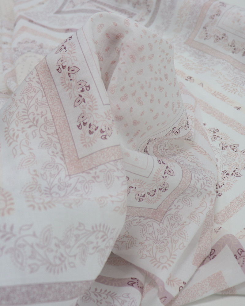 Tecido Cambraia de Algodão Italiano Estampa Lenço Floral e Cashmere Tons de Rosé