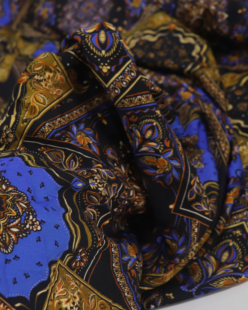 Tecido Viscose Acetinada Italiano Lenços Irregulares Mandalas Azul, Dourado e Preto