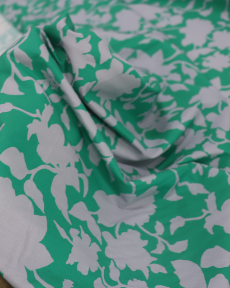 Tecido Viscose Italiano Ramos Florais Abstratos Cinza e Verde