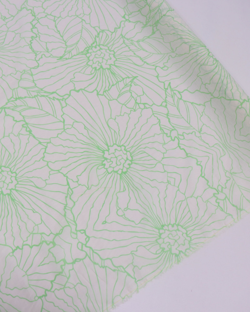 Tecido Viscose Fina Italiano Macro Rascunho Floral Verde e Branco