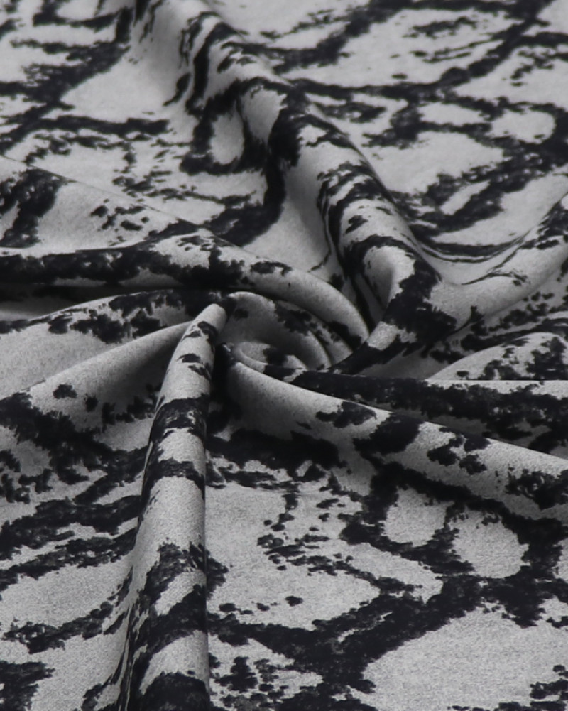 Tecido Viscose Acetinada Italiano Estampa Abstrata Cinza e Preto