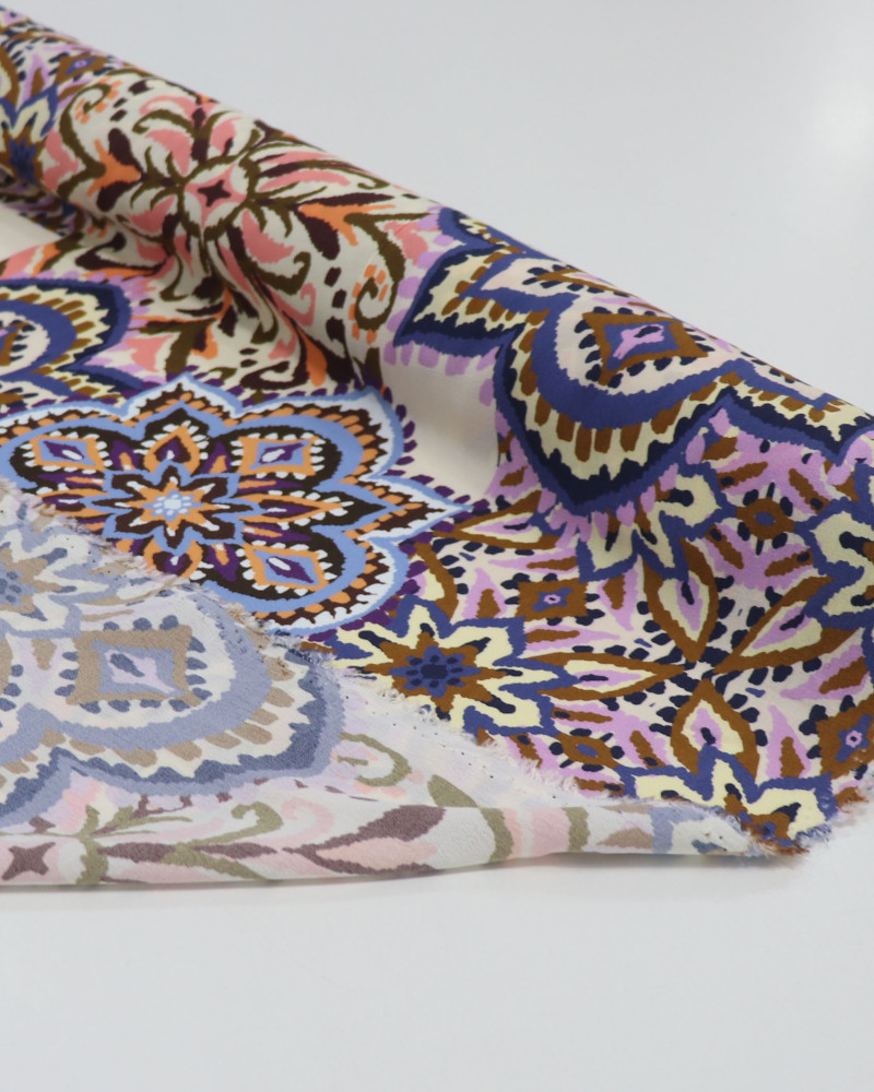Tecido Crepe de Viscose Italiano Mandalas em Recortes Colorido e Creme