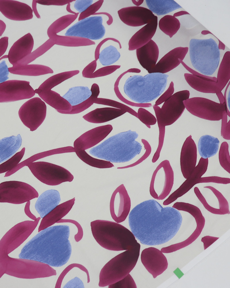 Tecido Viscose Acetinada Italiano Macro Ramos Abstratos Azul, Roxo e Creme