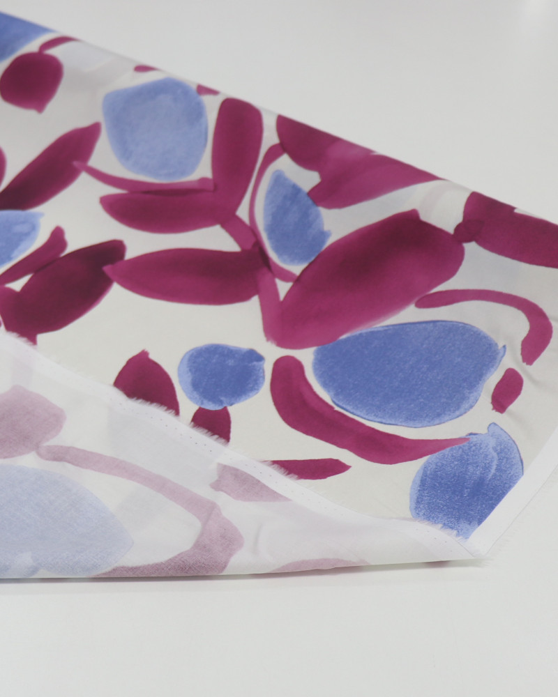 Tecido Viscose Acetinada Italiano Macro Ramos Abstratos Azul, Roxo e Creme