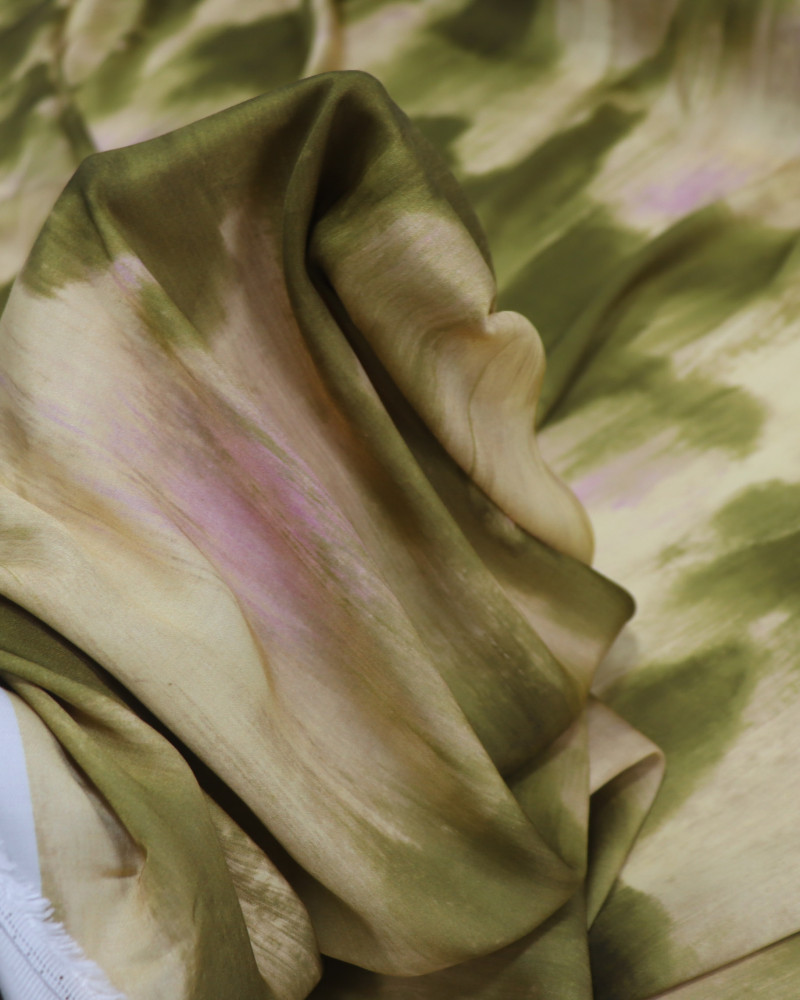 Tecido Viscose Acetinada Italiano Pintura Abstratas Verde Oliva e Bege