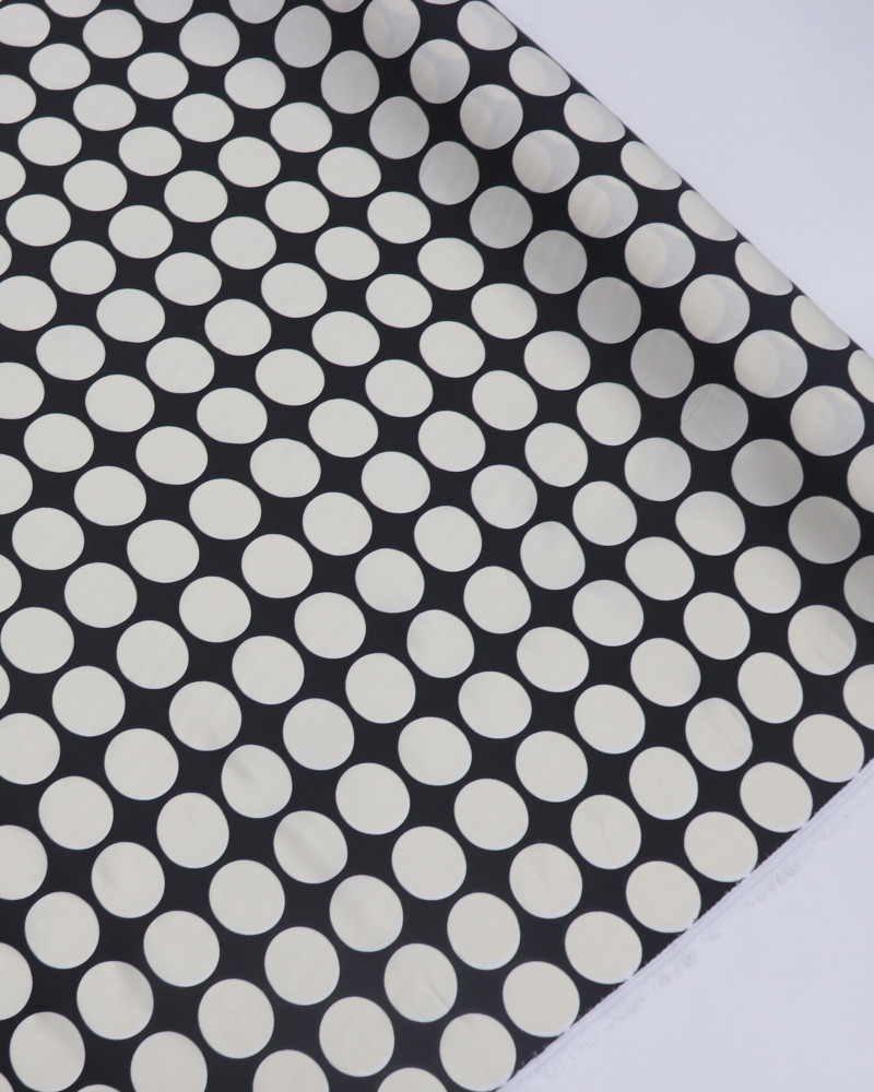 Tecido Viscose Italiana Acetinada Poá Regular Creme e Preto