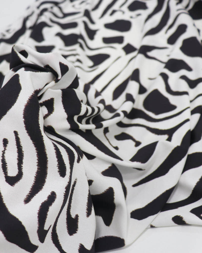 Tecido Viscose Italiano Animal Print P/B
