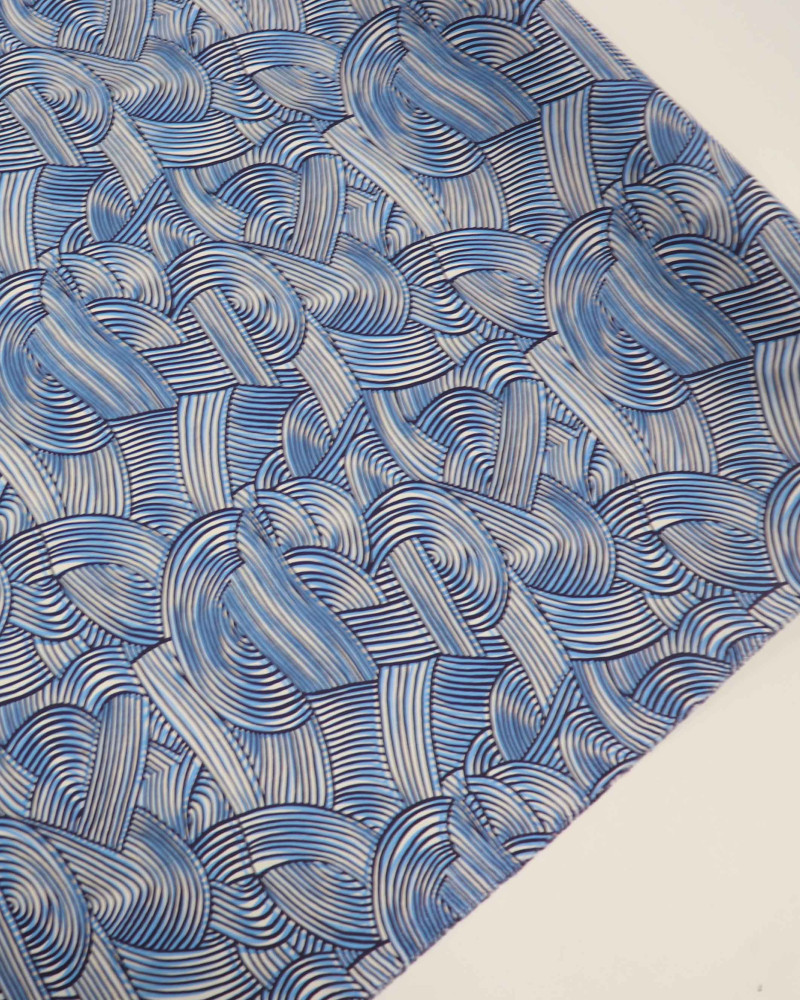 Tecido Viscose Italiano Riscos Ondulados Preto, Azul e Branco