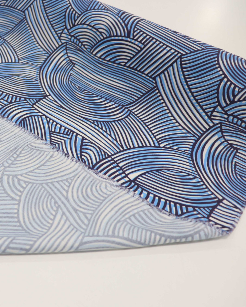 Tecido Viscose Italiano Riscos Ondulados Preto, Azul e Branco