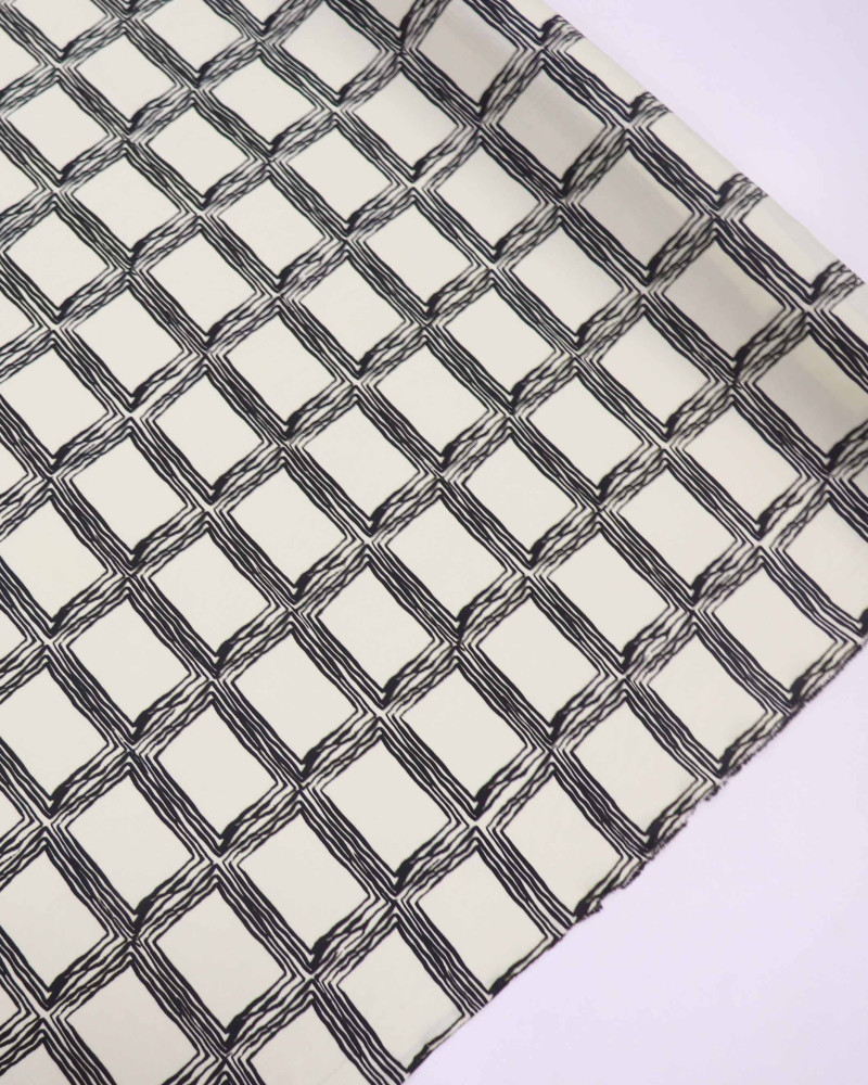 Tecido Viscose Italiano Geométrico Preto e Creme
