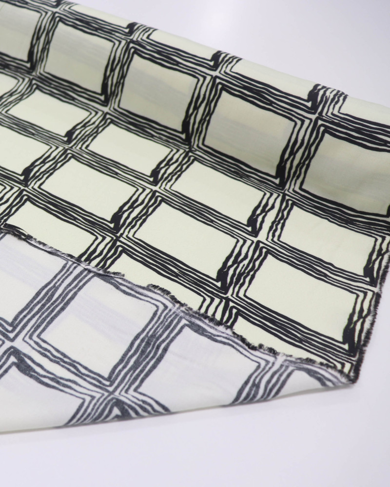 Tecido Viscose Italiano Geométrico Preto e Creme