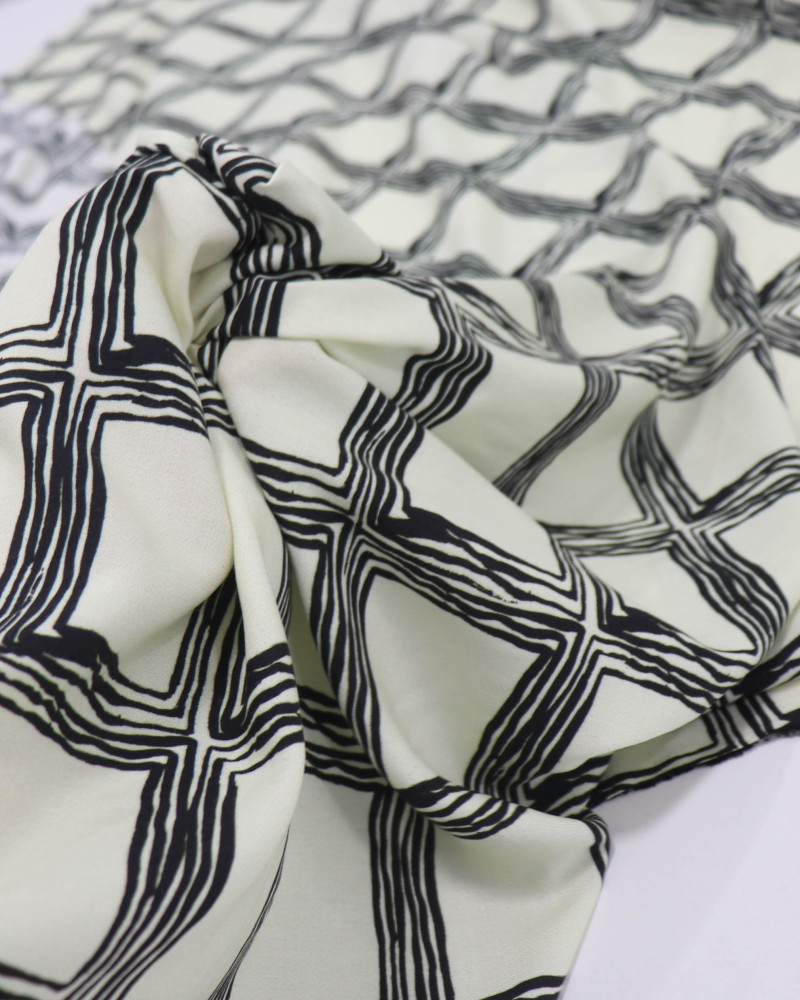 Tecido Viscose Italiano Geométrico Preto e Creme