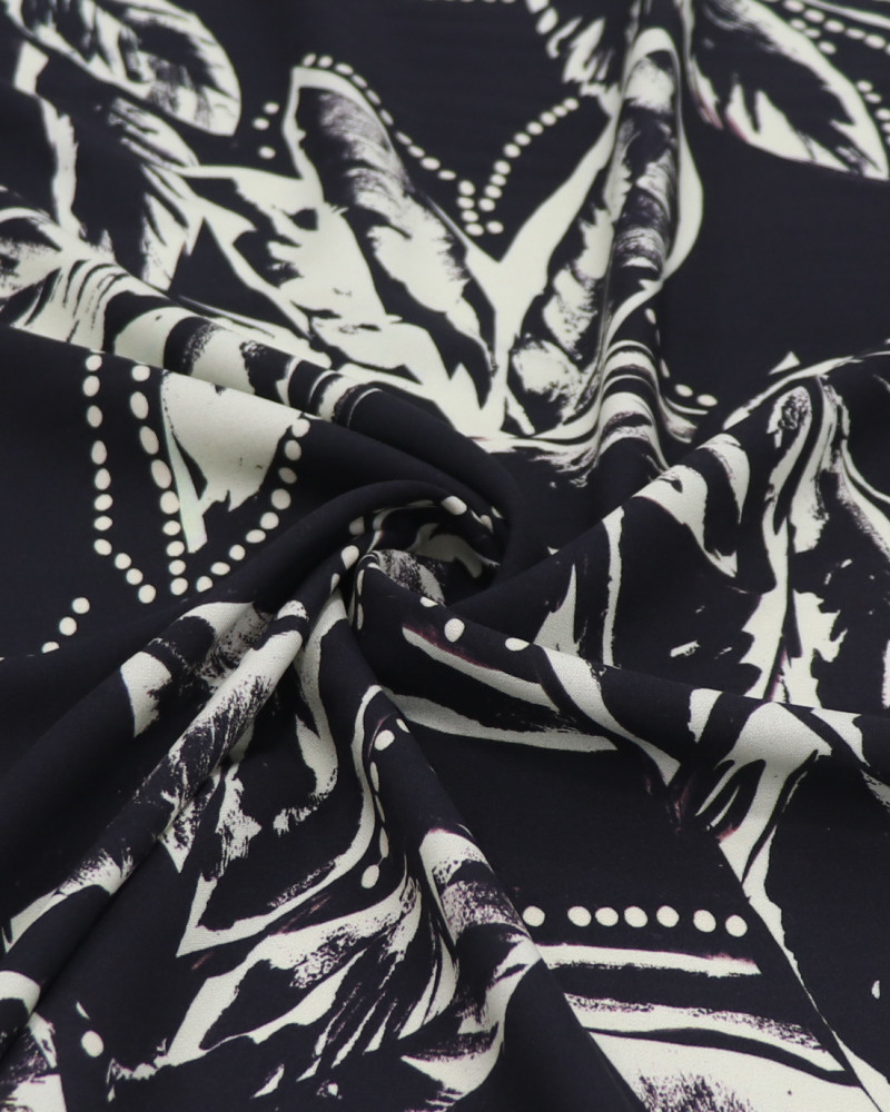 Tecido Viscose Italiano Macro Folhagem e Pontos Creme e Preto