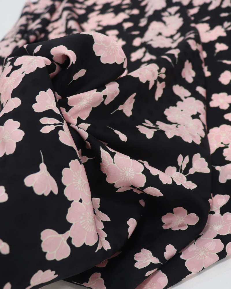 Tecido Crepe Acetinado Italiano Brocado Flor de Cerejeira Rosa e Preto