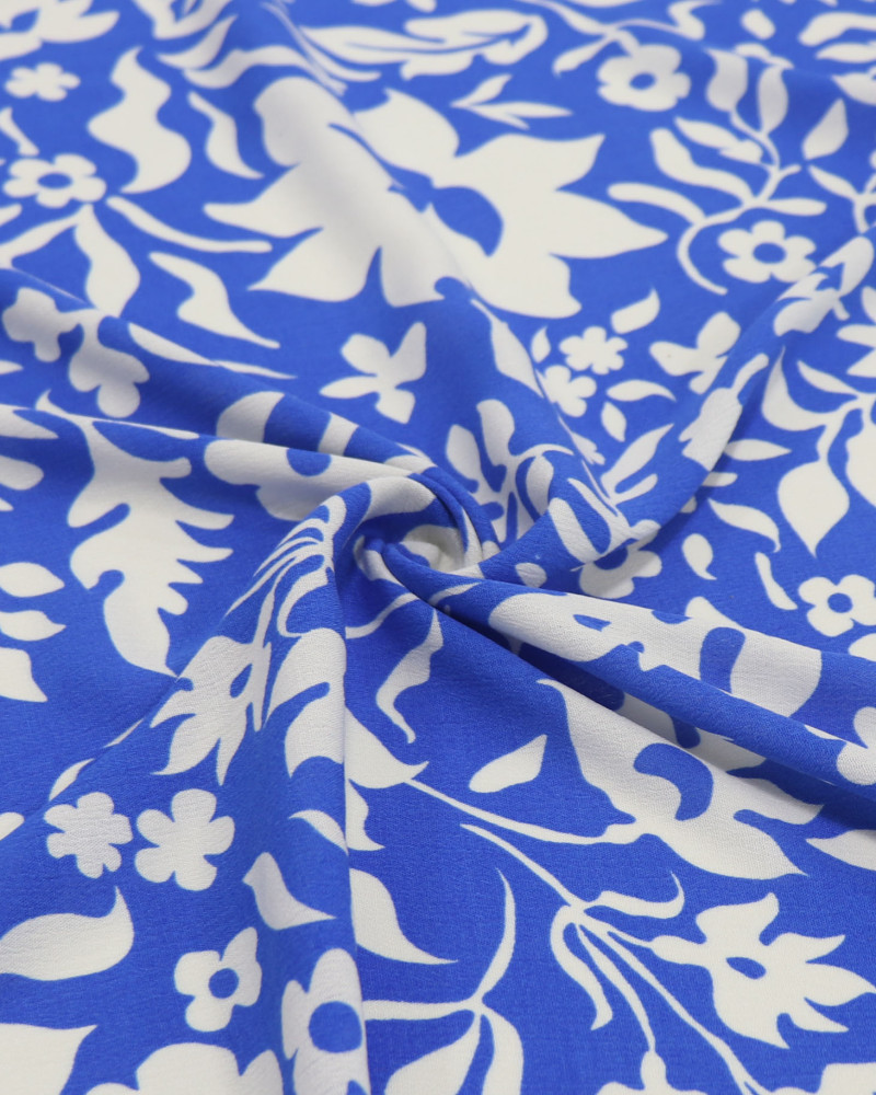 Tecido Crepe de Viscose Italiano Floral Azul e Offwhite