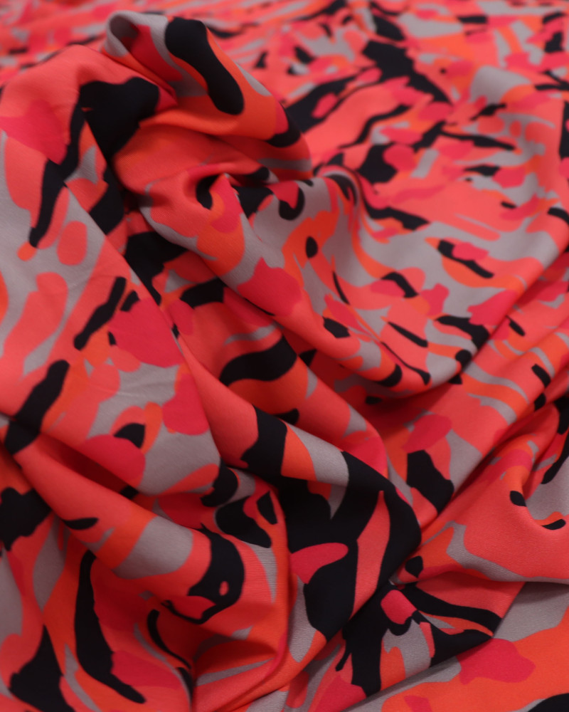 Tecido Viscose Italiano Estampa Abstrata Preto, Cinza e Coral