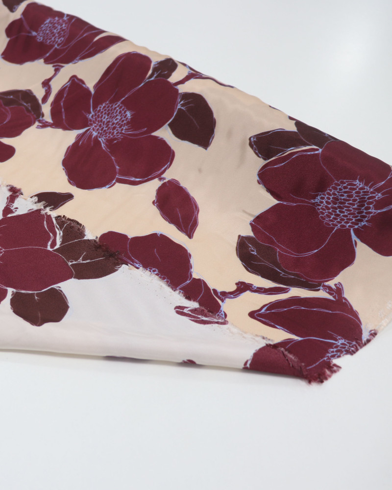 Tecido Crepe Silk Italiano Macro Floral Azul, Borgonha e Pêssego
