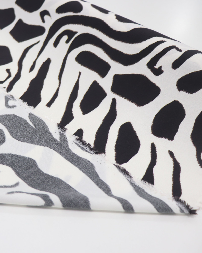 Tecido Viscose Italiano Animal Print P/B