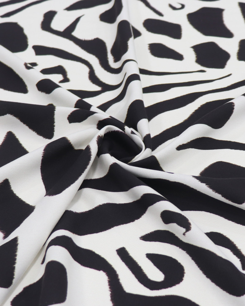 Tecido Viscose Italiano Animal Print P/B
