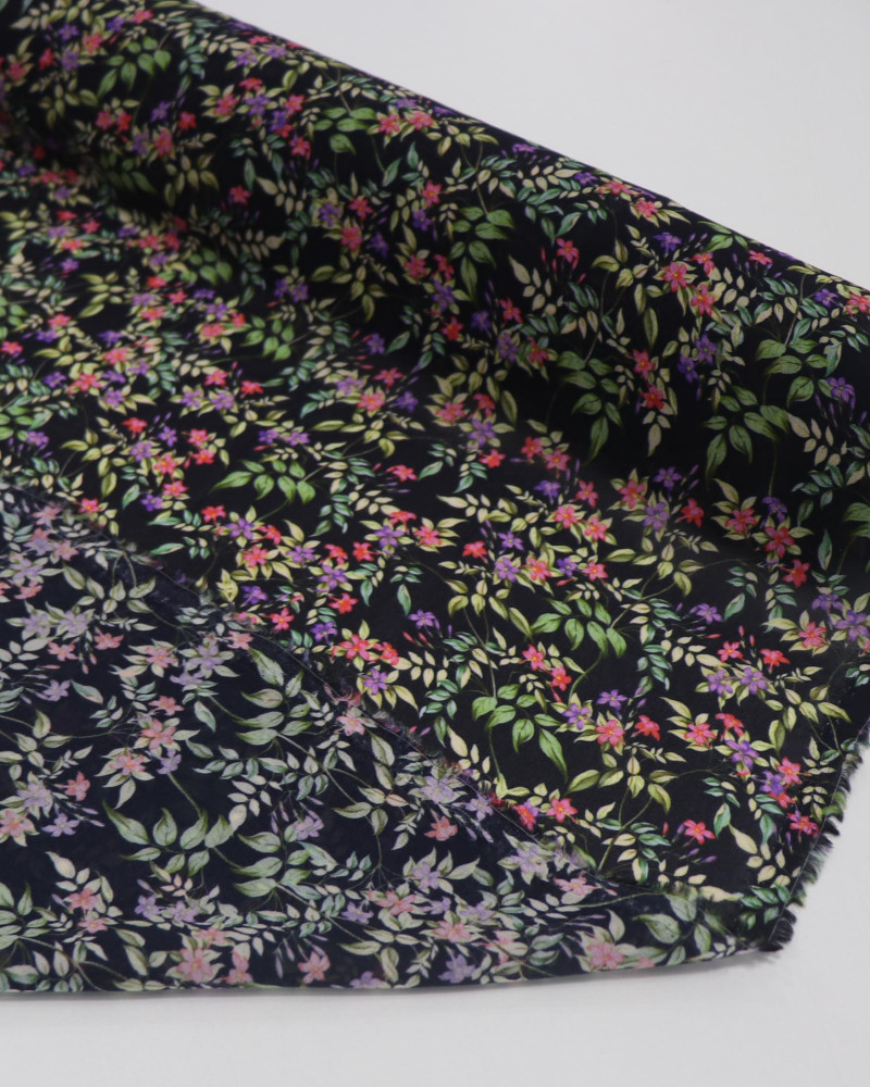 Tecido Crepe Chiffon Italiano Ramos Florais Lilás Vermelho e Preto