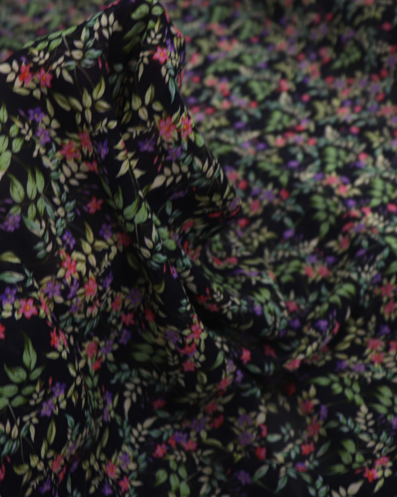 Tecido Crepe Chiffon Italiano Ramos Florais Lilás Vermelho e Preto