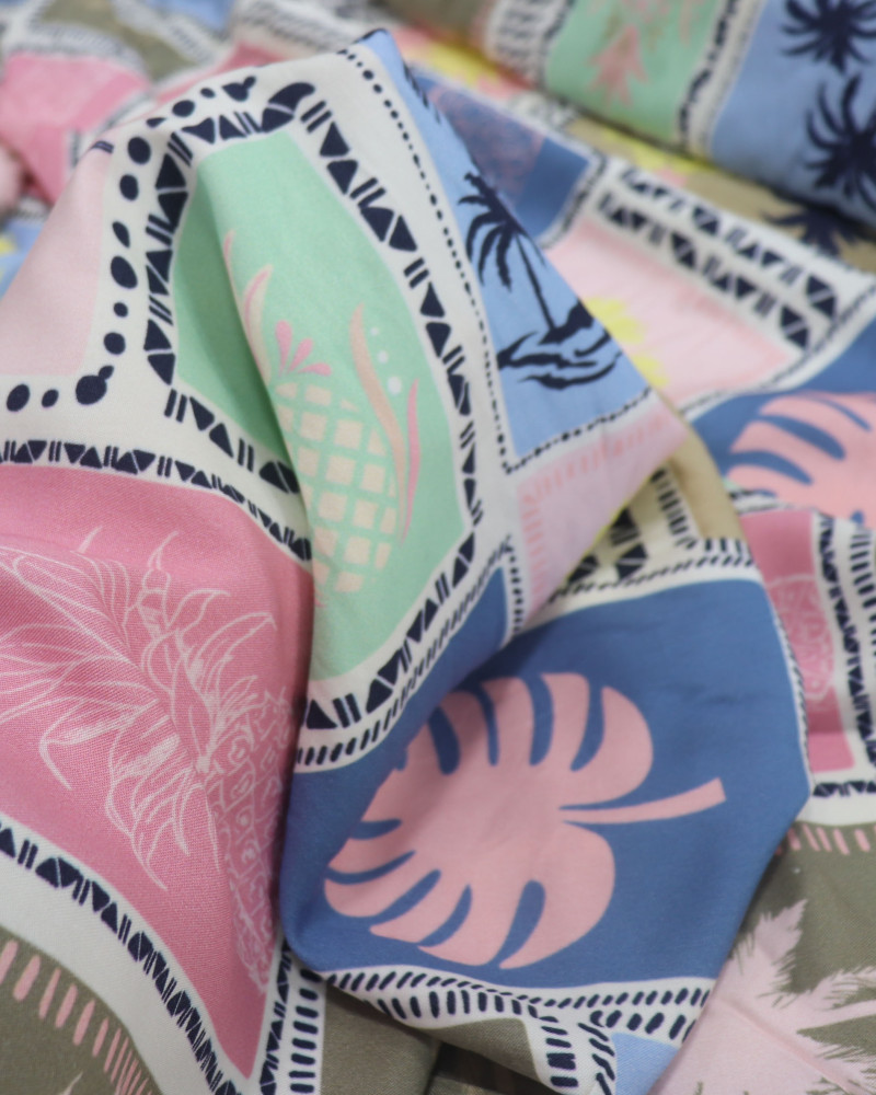 Tecido Viscose Italiano Multi Estampada em Recortes Colorido