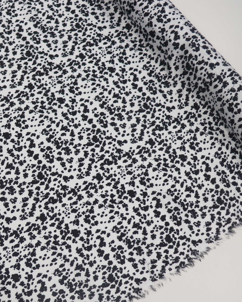 Tecido Viscose Acetinada Italiano Folhagens Abstratas P/B
