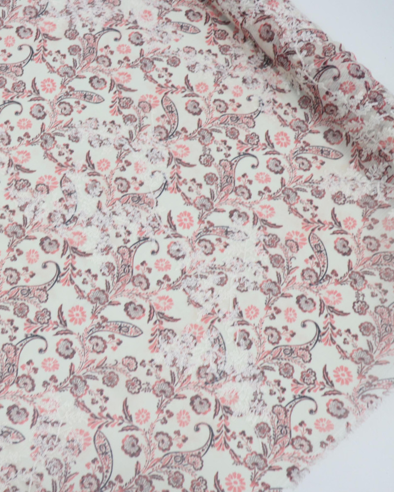 Tecido Crepe Chiffon Italiano Texturizado e Bordado Ramos em Cashmere Vermelho e Creme