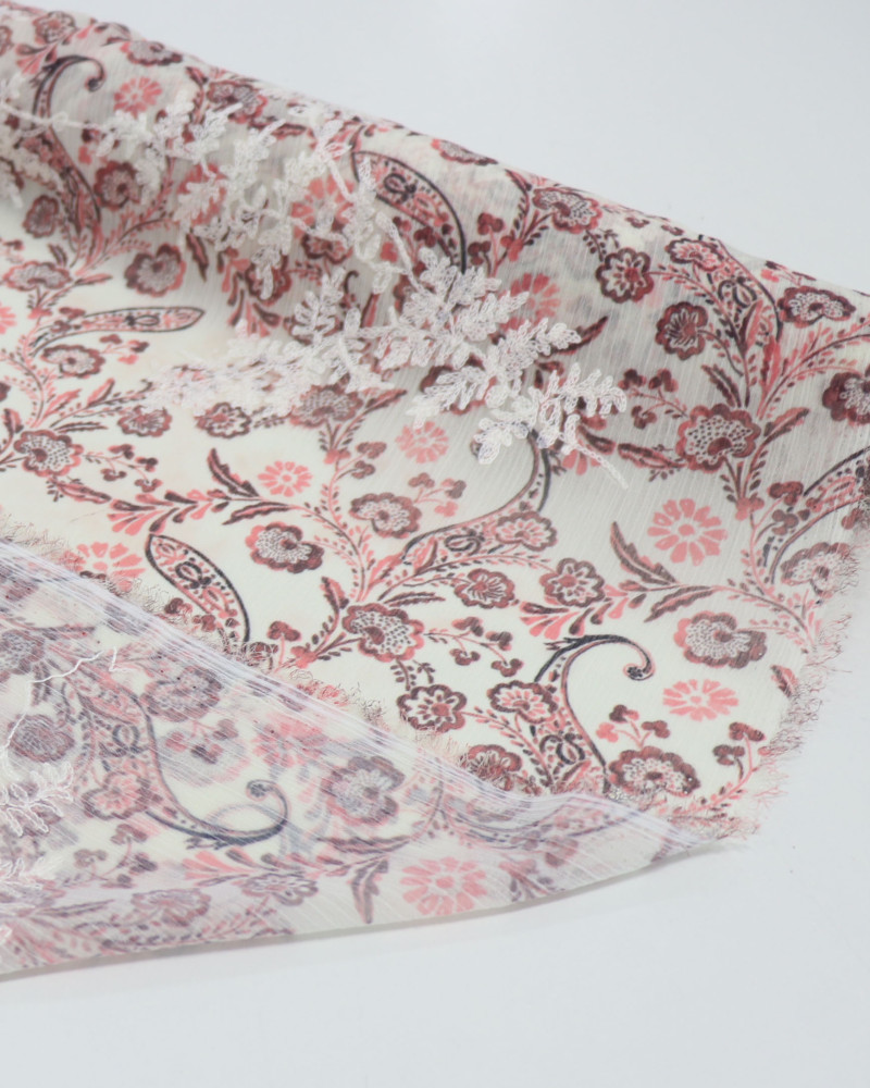 Tecido Crepe Chiffon Italiano Texturizado e Bordado Ramos em Cashmere Vermelho e Creme