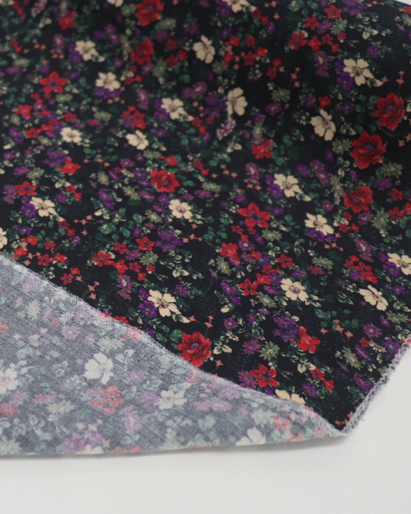Tecido Viscose Italiano Tapete Floral Vermelho, Roxo e Preto