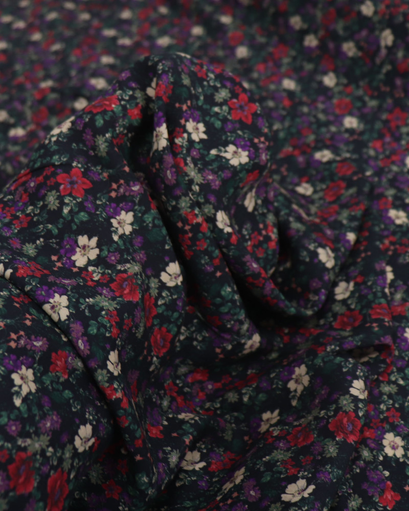Tecido Viscose Italiano Tapete Floral Vermelho, Roxo e Preto