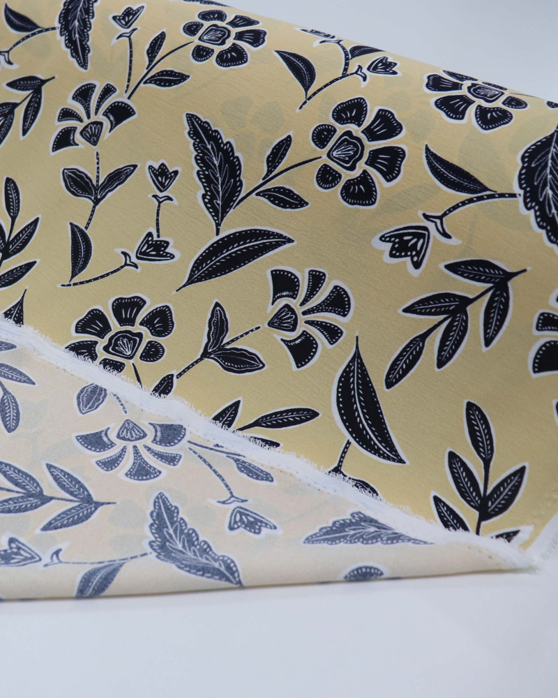 Tecido Crepe Koshibo Floral Étnico Preto e Amarelo Requinte