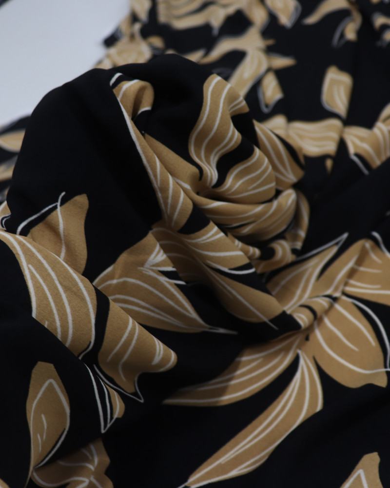 Tecido Crepe Koshibo Macro Folhagem e Rabisco Branco, Bege e Preto