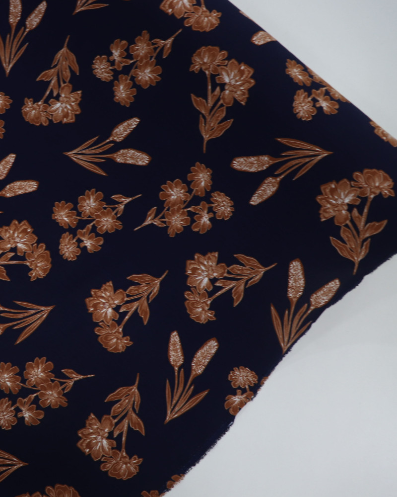 Tecido Crepe Koshibo Estampa Floral Marrom e Azul Marinho