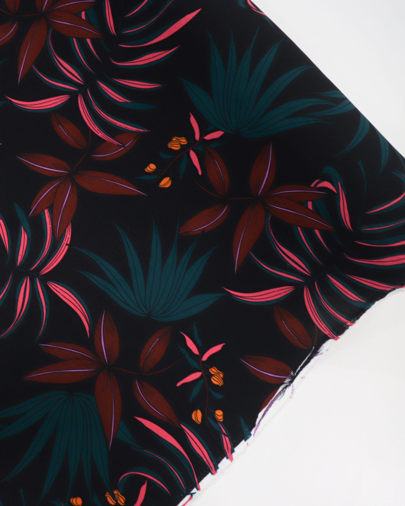 Tecido Crepe Koshibo Folhagens Diversas Rosa, Verde e Preto