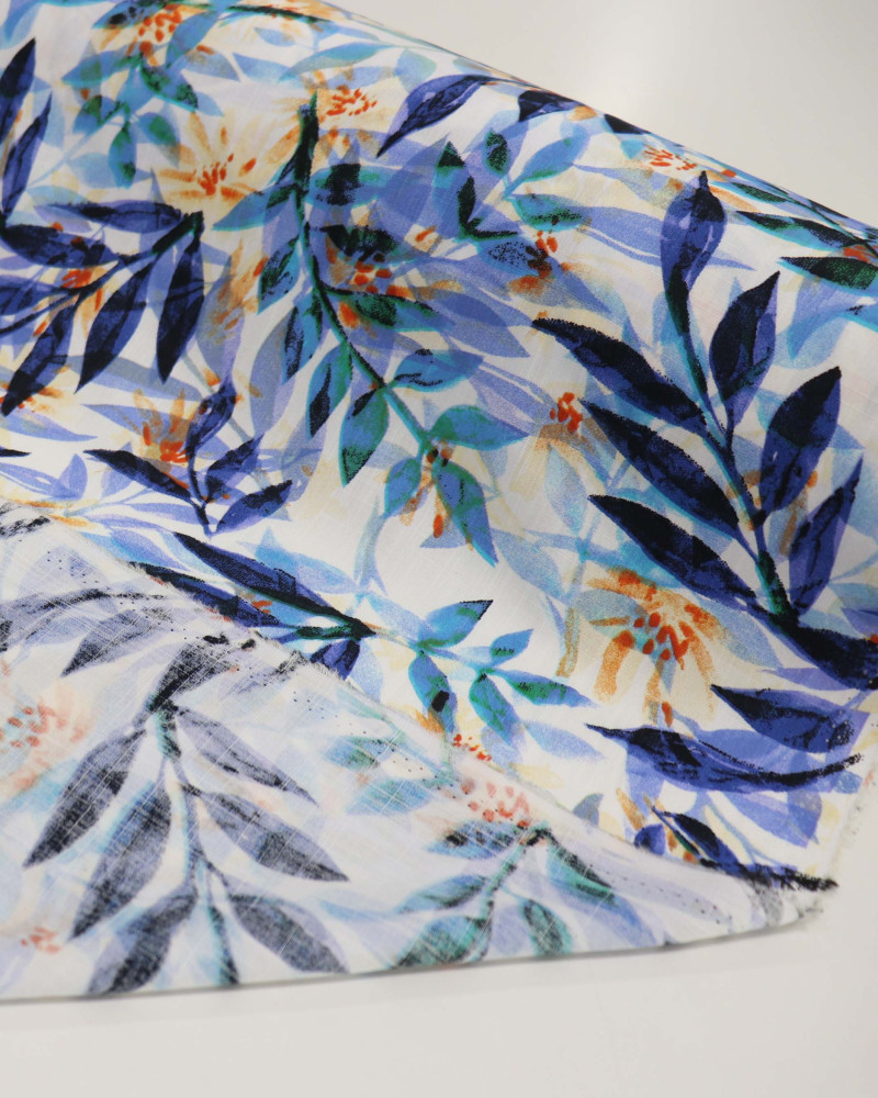 Tecido Viscose Texturizada Ramos Sobrepostos Tons de Azul