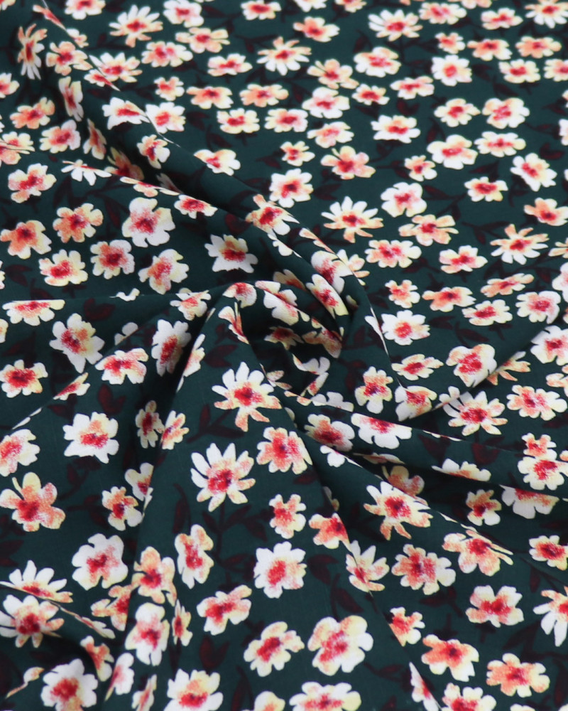 Tecido Viscose Texturizada Tapete Floral Salmão e Verde Esmeralda
