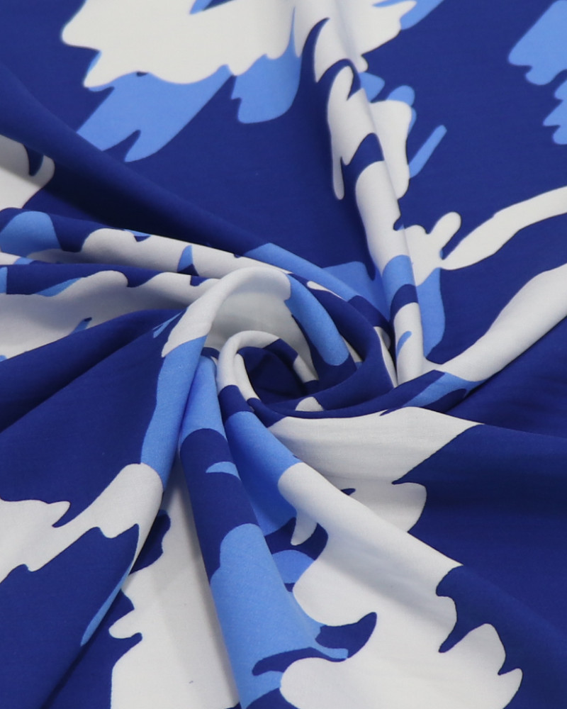 Tecido Viscose Estampa Abstrata Ondulado Sobreposto Branco e Azul