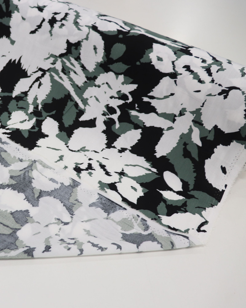 Tecido Viscose Macro Flores Branco, Verde e Preto