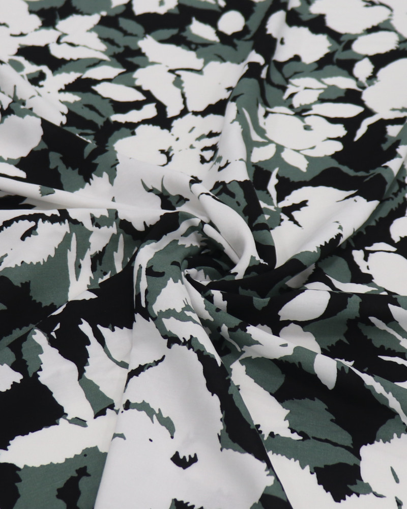 Tecido Viscose Macro Flores Branco, Verde e Preto
