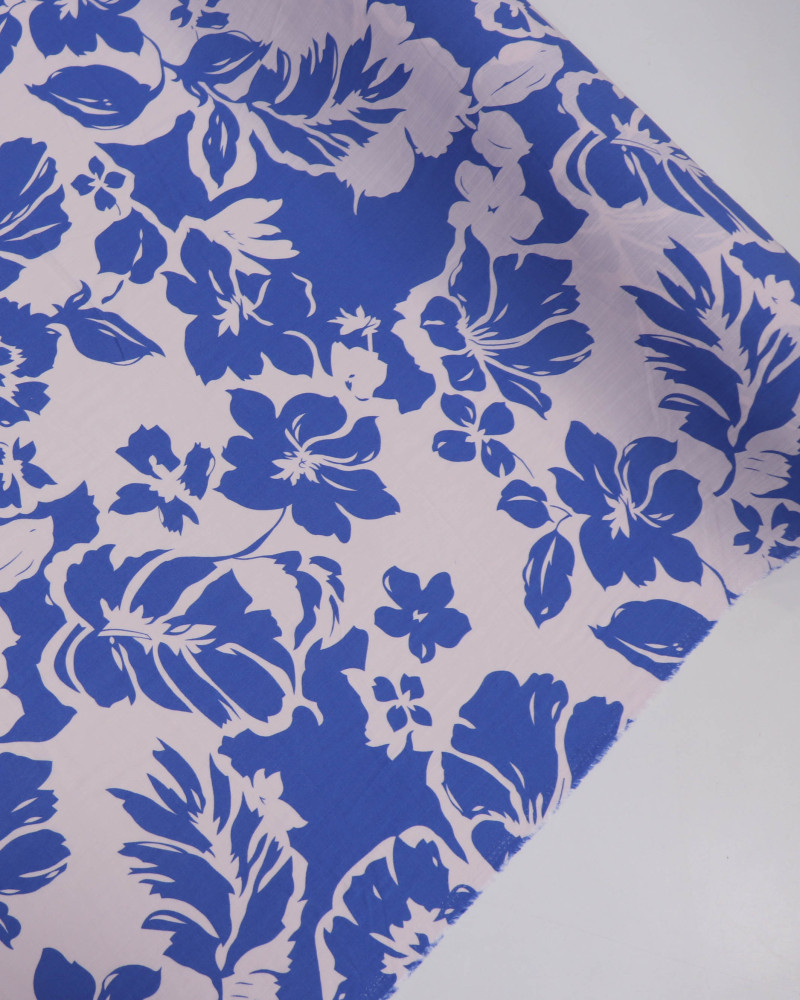 Tecido Viscose Texturizada Estampa Botânica Azul e Rosa Quartzo