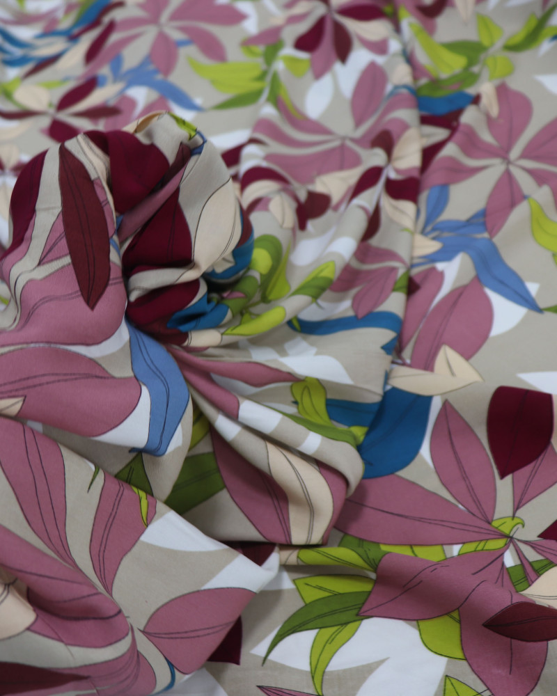 Tecido Viscose Folhas Coloridas e Bege