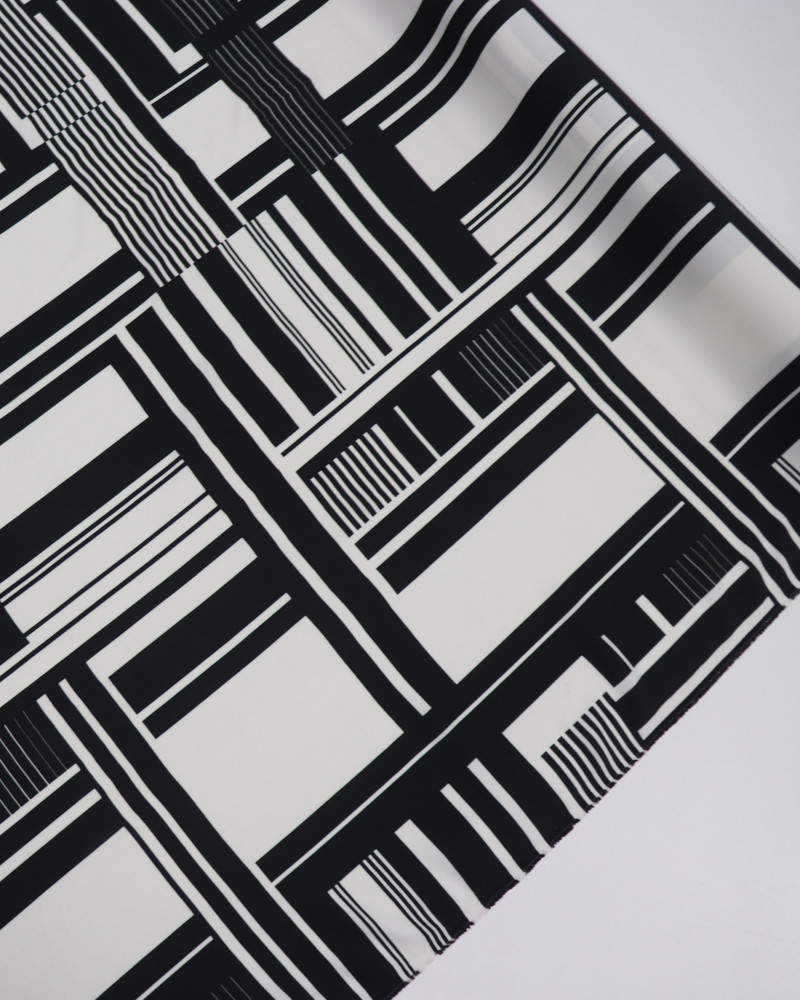 Tecido Viscose Italiano Macro Geométrico Preto e Branco