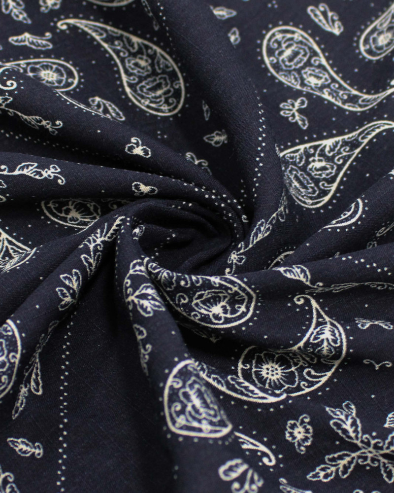 Tecido Viscose Texturizada Paisley Delicado em Recortes Bege e Preto