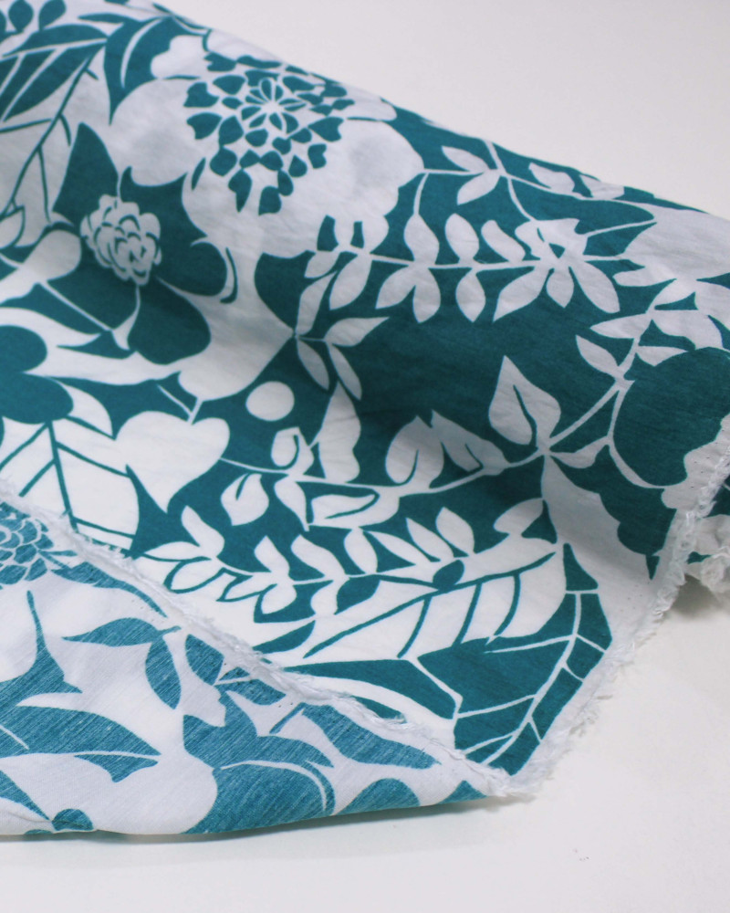 Tecido Viscose Mista com Poliamida Campo Floral Branco e Verde Água