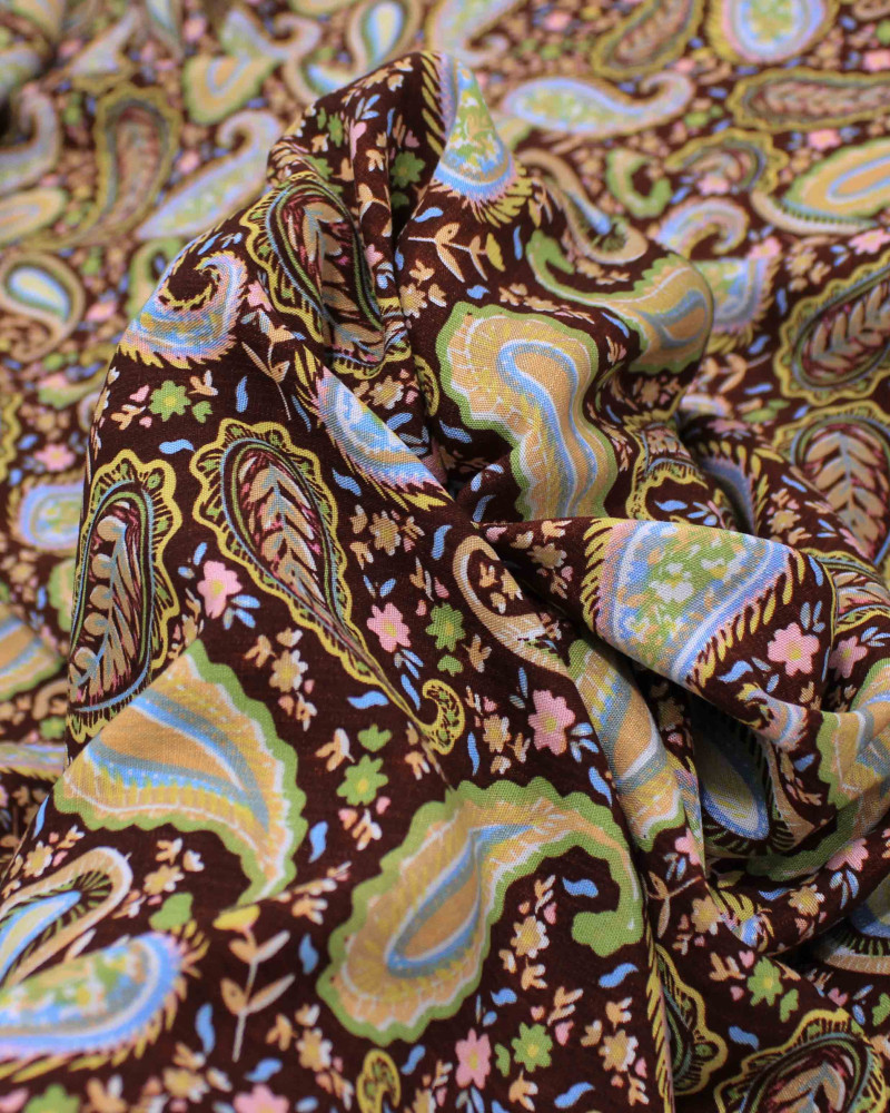 Tecido Viscose Texturizada Paisley Candy Color e Marrom