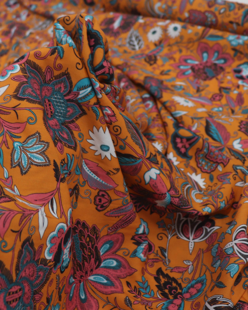 Tecido Viscose Fina Italiano Tapete Floral Colorido e Laranja