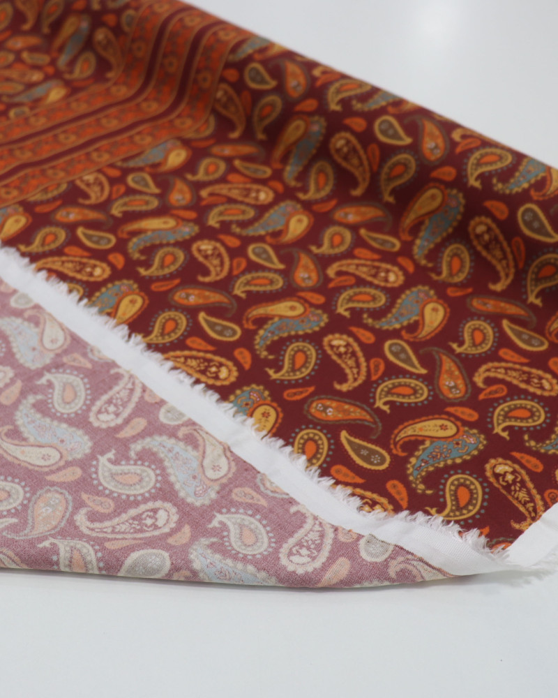 Tecido Viscose Sarjada Italiano Estampa Paisley Barrado Triplo Tons de Marsala