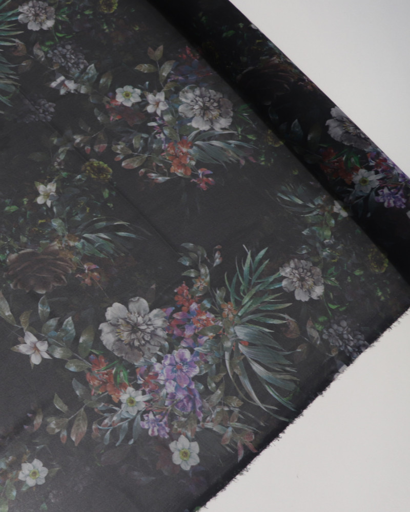 Tecido Crepe Chiffon Italiano Multi Ramos Florais Colorido e Preto