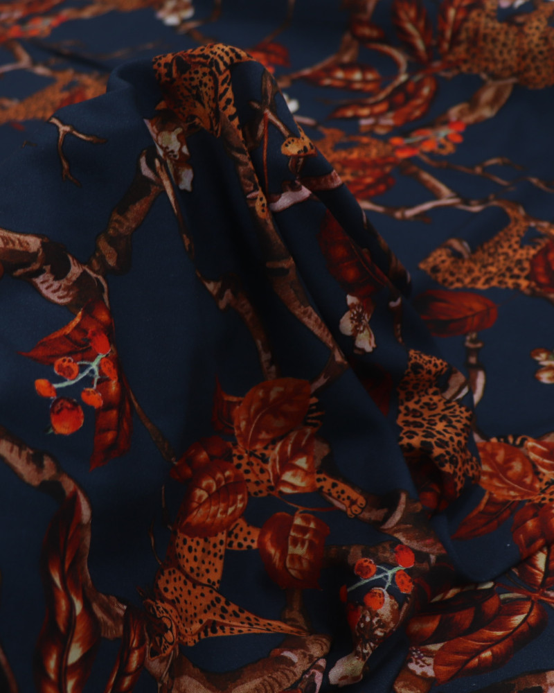 Tecido Viscose Italiano Estampada Selvagem Laranja e Azul Petróleo